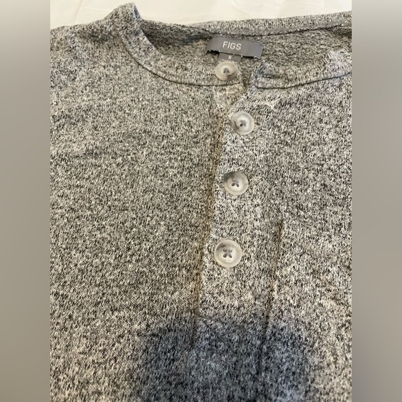 Men's soft Figs long sleeve🩶 - Picture 3 of 5